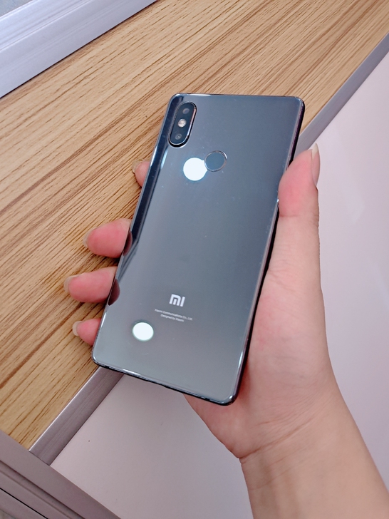 小米8se  6+128内存高通710处理器