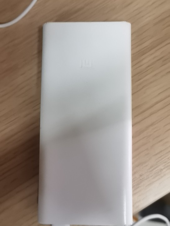 小米2000毫安充电宝接触不良，具体表现为...