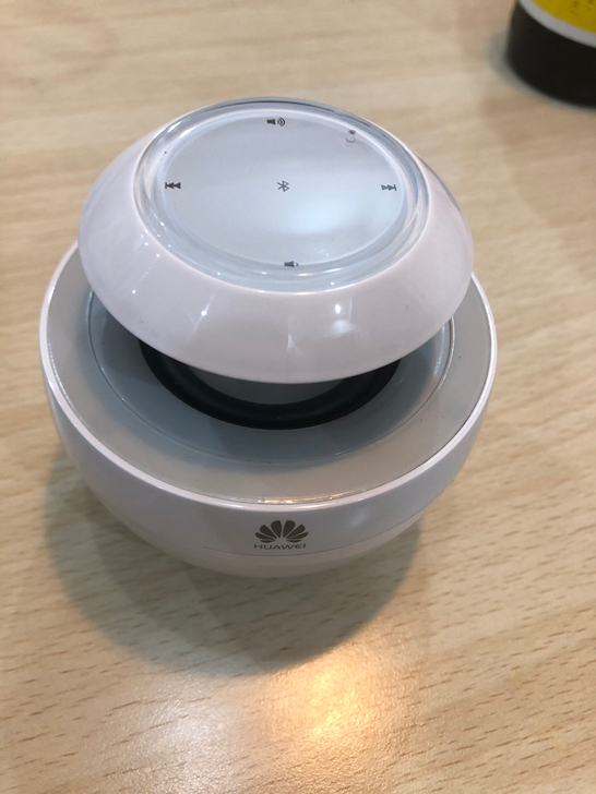 华为蓝牙音箱，原相机拍摄，99新，需要邮寄...