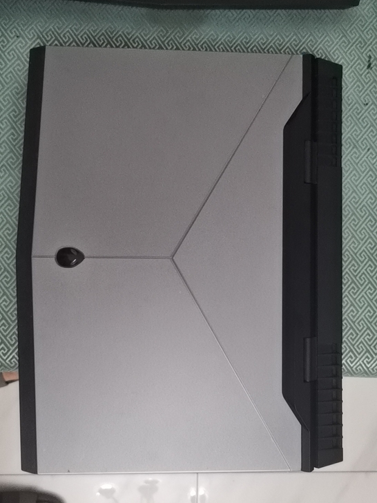 外星人17r4，吃鸡游戏笔记本