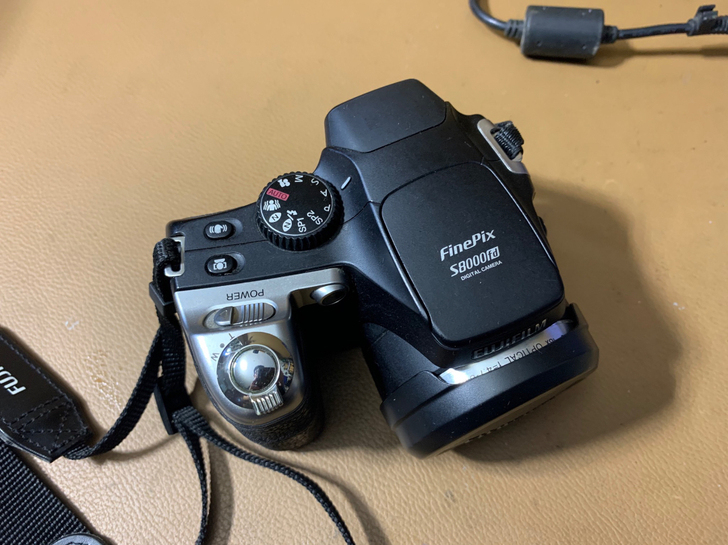 富士数码相机S8000，18倍光学变焦，功...