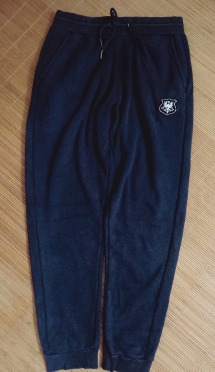 男运动裤加绒，八成新，不起球。