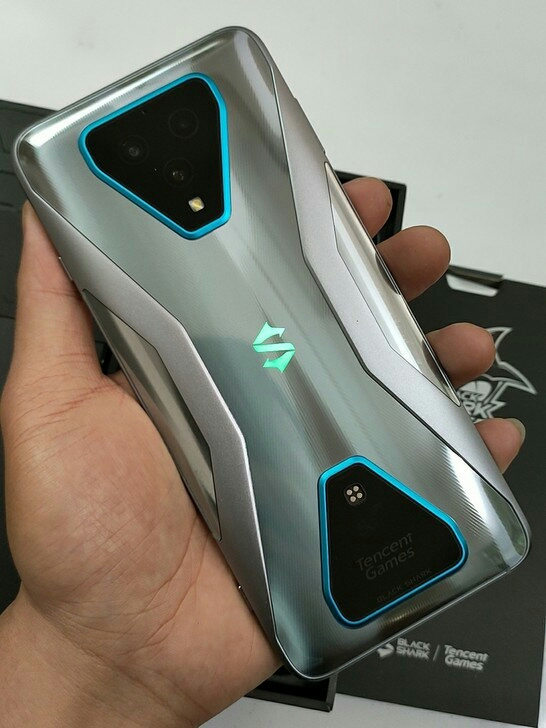 腾讯黑鲨游戏手机3铠甲灰12+256骁龙8...