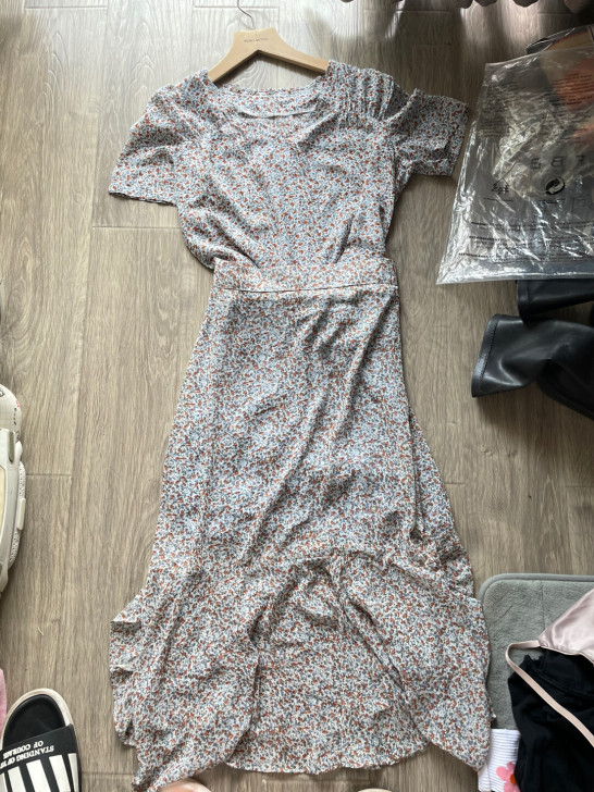 碎花雪纺套装连衣裙 料子很舒服 裙子带...