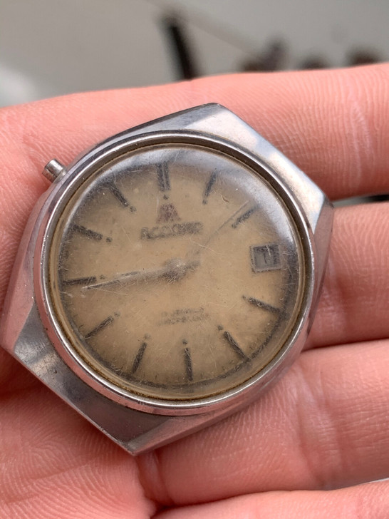 机械表一个不走了回去的修理一下。配件价格出...