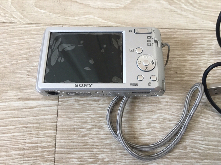 索尼卡片机，算古董了吧，没怎么用过，膜都还...