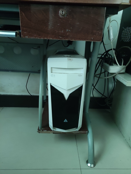 二手电脑主机一台，四核处理器，4G内存，5...