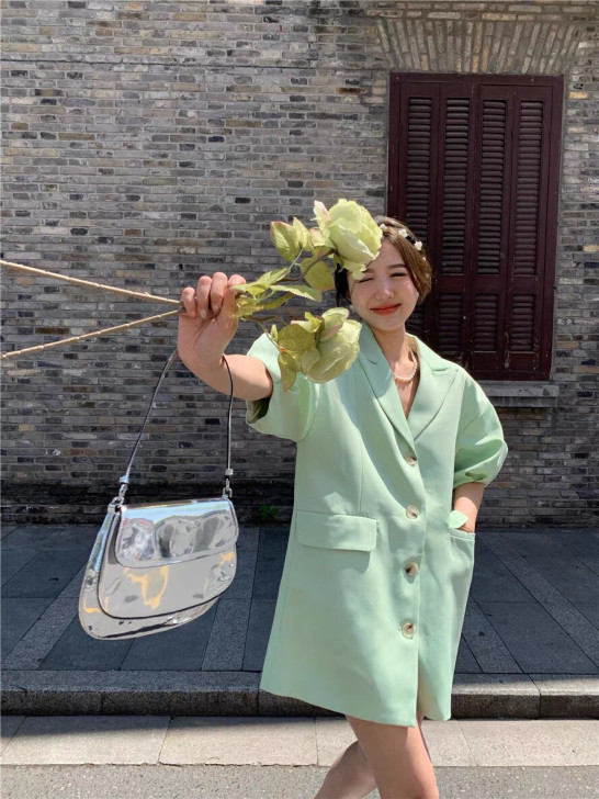 西装连衣裙 第二张是自己穿上效果 就拍照一...