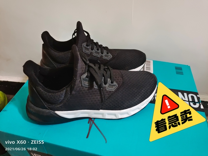 品牌型号 阿迪达斯黑武士跑鞋