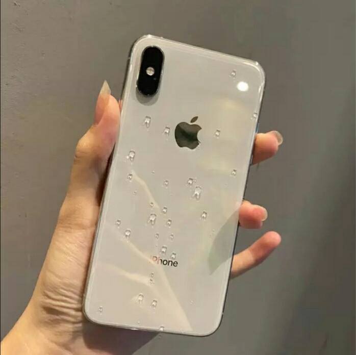 女生自用的苹果iPhone x白色 256...