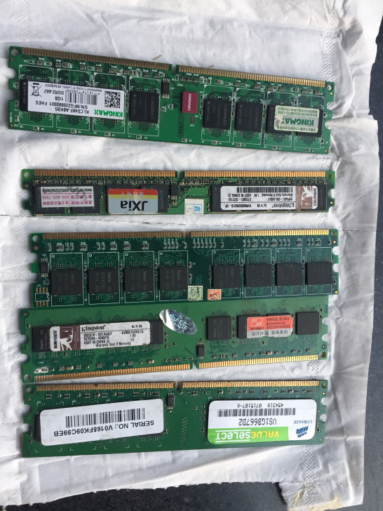 电脑内存一个1G，共5个60元包邮，全部6...