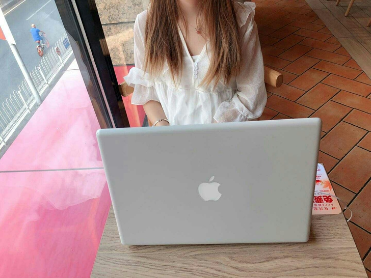 低价转苹果电脑MacBookpro用了一年...