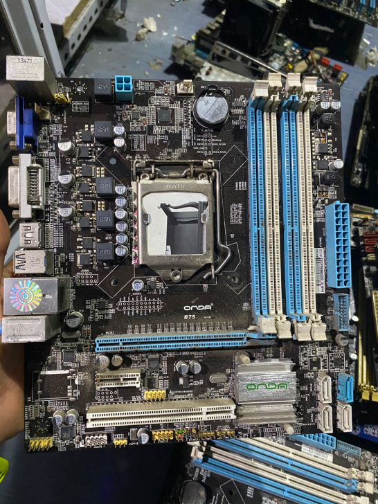 出11片onda b75主板，100元/片