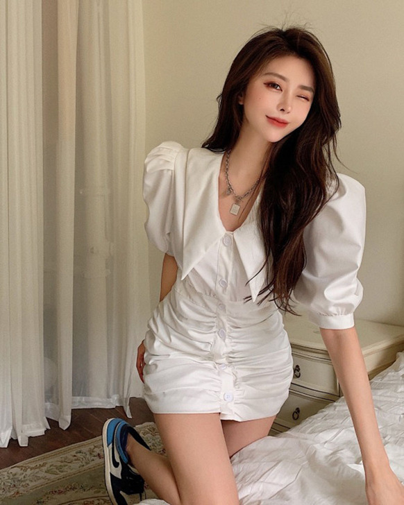 白色连衣裙女夏季2021新款复古修身显瘦包...