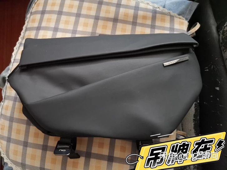 【官方正品 黑色】NIID原创R1邮差包，...