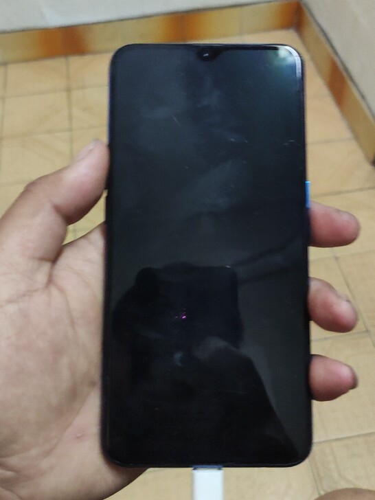 realme手机，屏幕烂了，不知道什么型号...