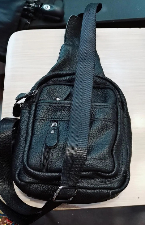 【真皮】头层牛皮 真皮胸包男单肩包休闲斜挎...