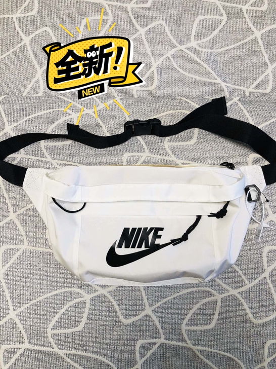 闲置转让出Nike斜挎腰包胸包，朋友旅游的...