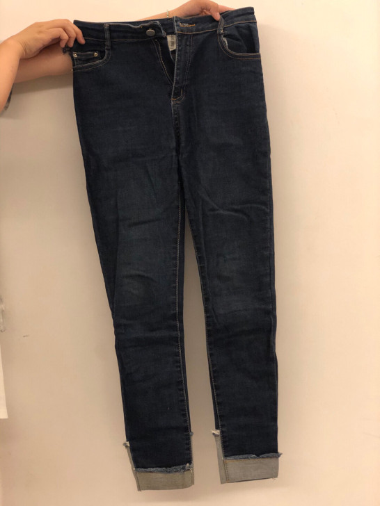深蓝色销售牛仔裤 裤型超好 穿上显腿直
