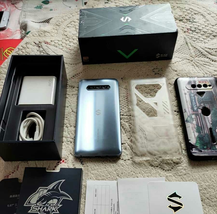 黑鲨4，12+128g，凌光灰，成色完美，...