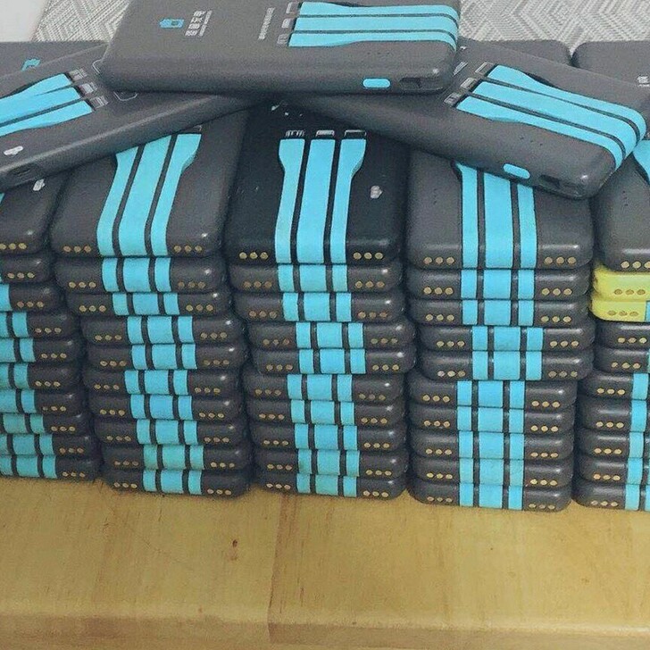 促销怪兽充电宝自带线5000毫安