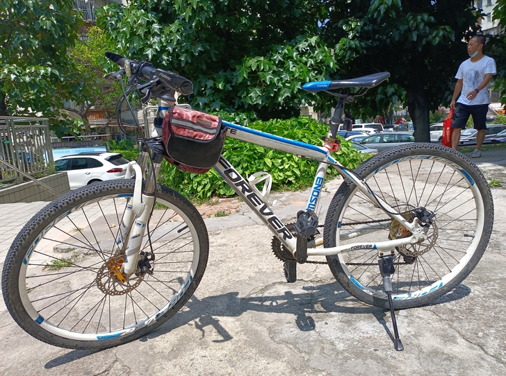 永久26寸27速铝架山地车