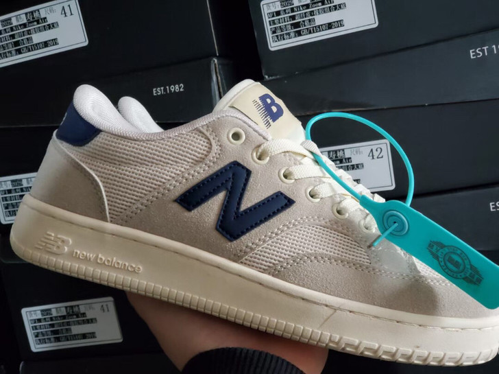 一直被闲置的鞋子,新百伦300浅灰色鞋子3...