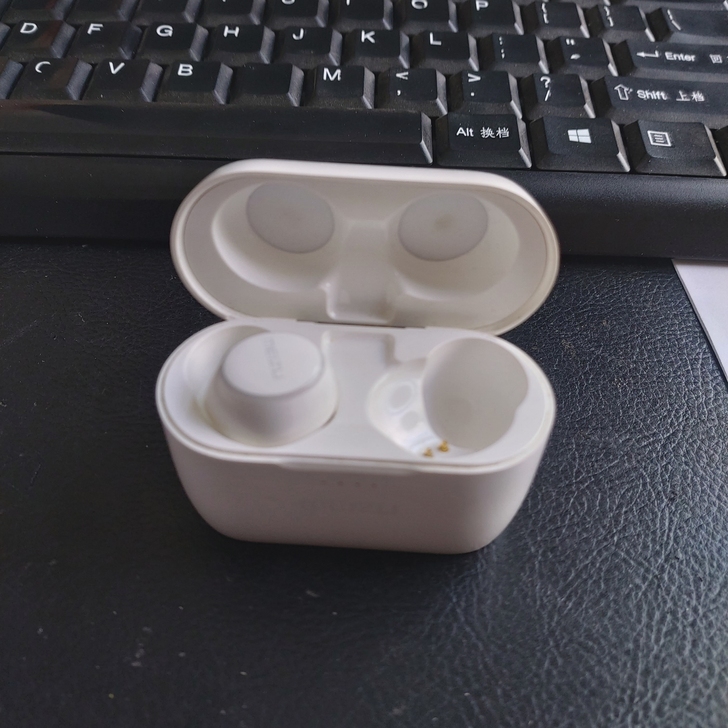 魅族二代耳机，只有左耳机和耳机盒，右耳丢了...