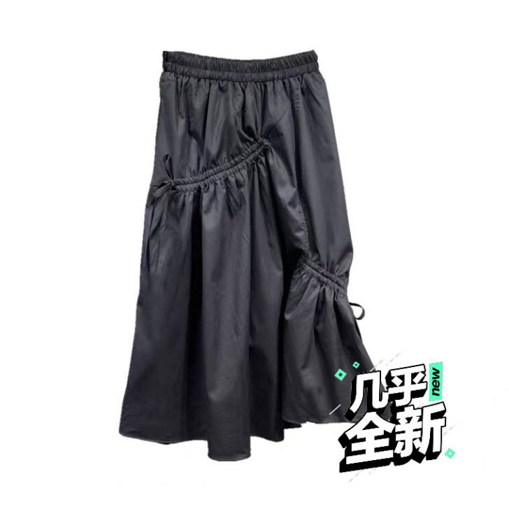 黑色半裙，M码，吊牌不在了，未穿过。低价转。
