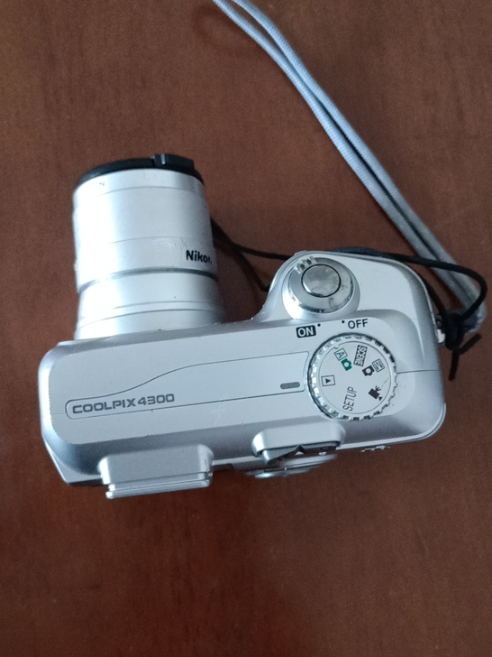 尼康COOLPIX4300相机，正常使用。