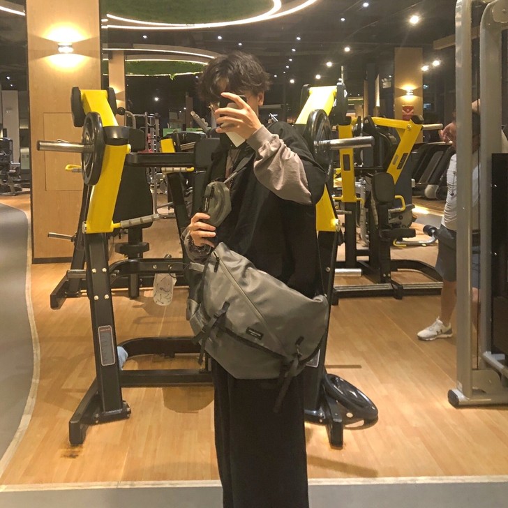 618单肩斜挎包男士潮牌工装包学生休闲in...