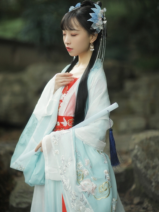 【十三余 小豆蔻儿】[陌上花] 绣花广袖大...