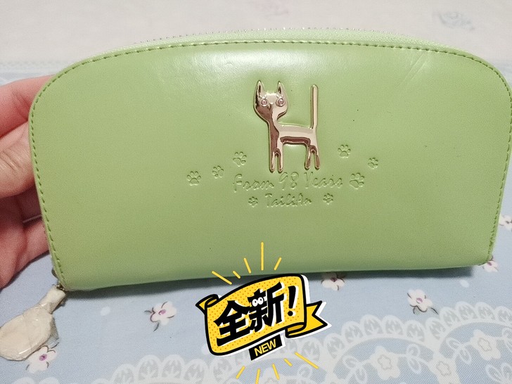 宝宝们我家里包包太多了，这款是果绿色钱包，...