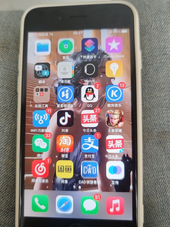 iPhone 6 S 64 G黑色。 换过...