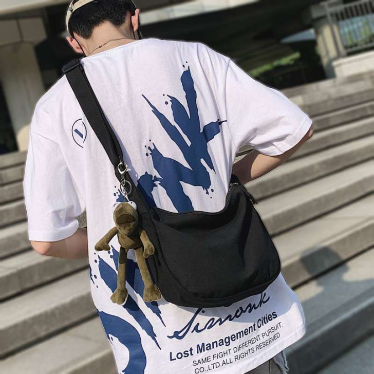 潮牌斜挎包男士帆布单肩包女生休闲百搭背包新...