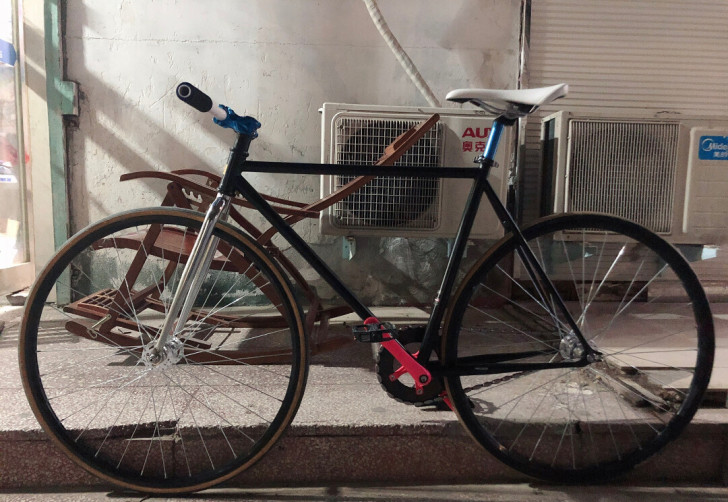 死飞铬钼钢车架黑色，久裕培林花鼓，54齿比...