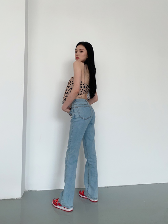 HGOFFICIAL高腰直筒包臀水洗牛仔裤...