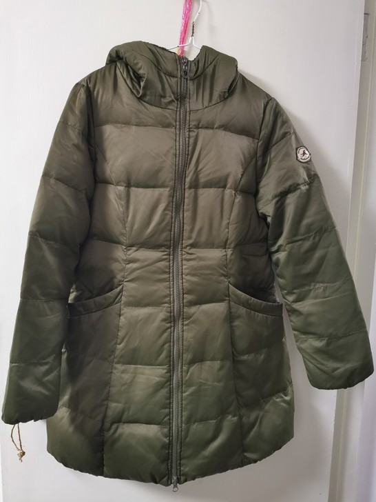 康博羽绒服，女中长款墨绿军绿色，我妈只穿过...