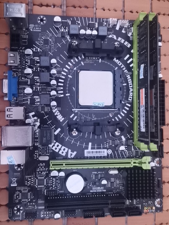 一颗CPU+一块主板+两条8g内存条 ...