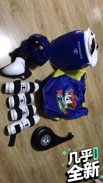 跆拳道护具一套M码脚靶 8成新