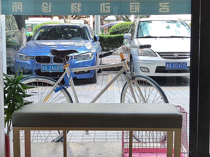 八成新死飞自行车  装饰 带了锁