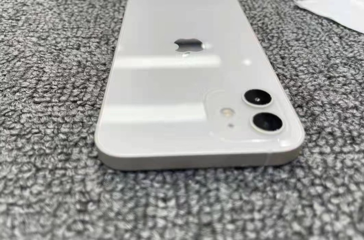 苹果12白色，国行原装正品，无拆无修，无磕...
