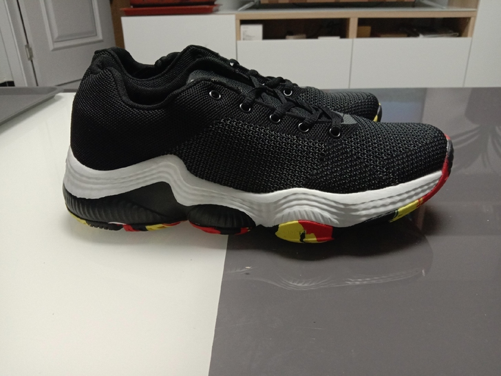 43码运动鞋。鞋子的外底耐磨很好，抓地也不...