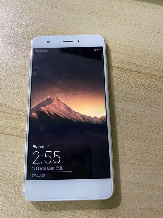 华为nova 1 配置4+64 保护的很好...