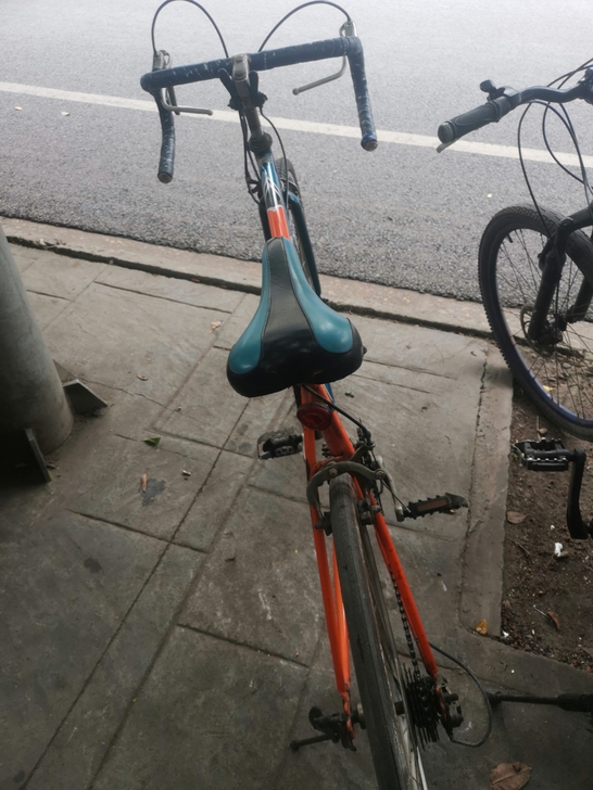 厂搬了处理几个自行车 有公路车有山地车有死...