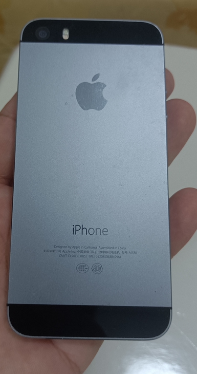 苹果5S,16g。很久没用了,不能开机