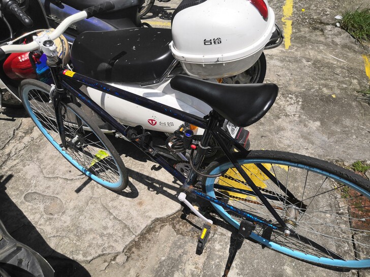 带手刹死飞，不怎么骑，车架那些还比较新，就...