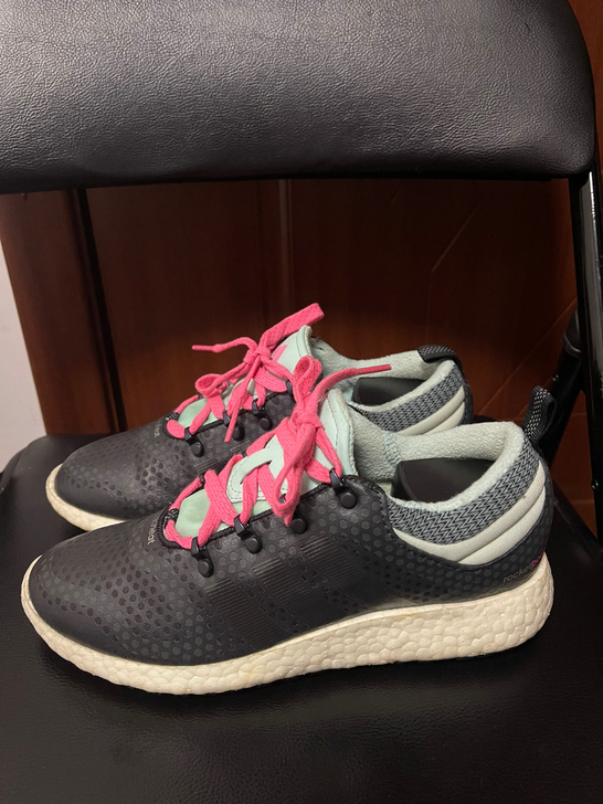 正品:/阿迪达斯 Boost女 士跑鞋-3...