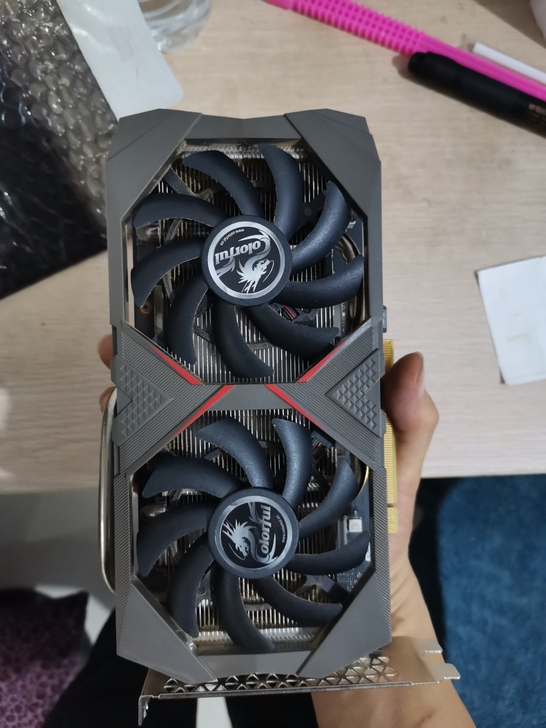 七彩虹rtx2060super 8g显卡电...