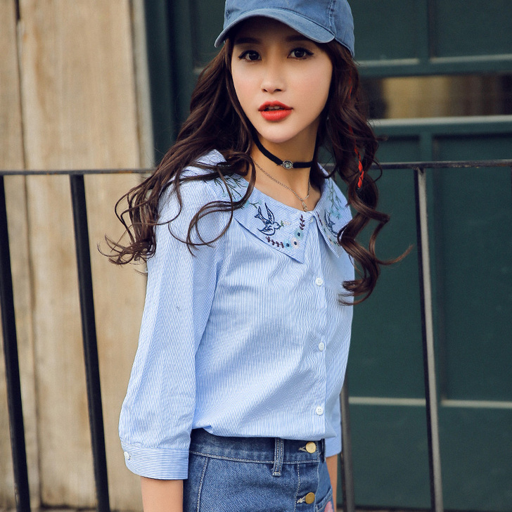 转卖95新裂帛夏季娃娃领刺绣七分袖衬衣，蓝...